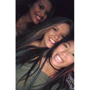 Meet your Posher, Larissa